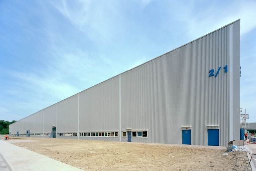 Wurzer Dach- und Fassade für Produktionshalle der Daimler AG in Rastatt
